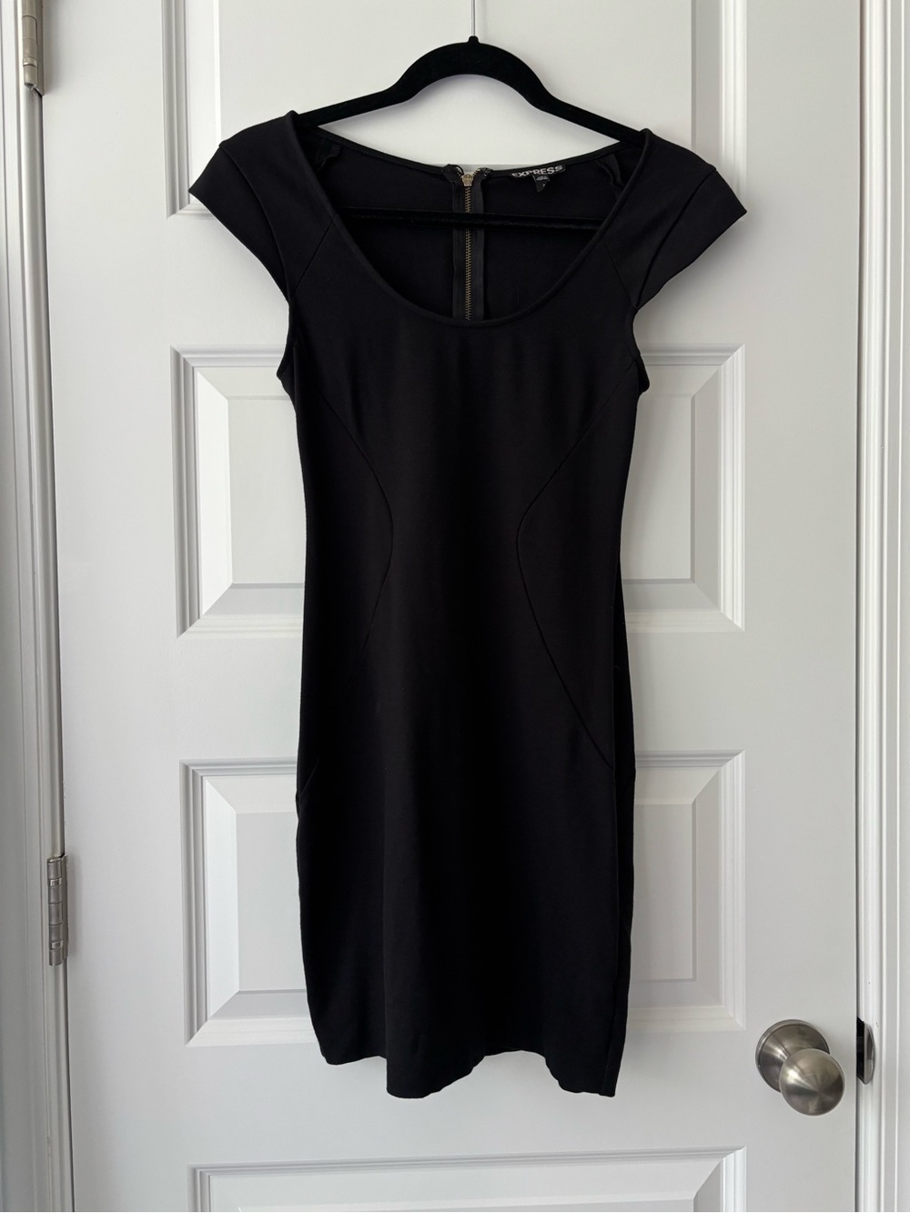 Express Black Cap Sleeve Scoop Neck Bodycon Mini Dress Gold Zipper Back Size 2